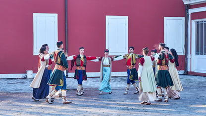 montenegrin-wedding-people-adventure-dancing-circle